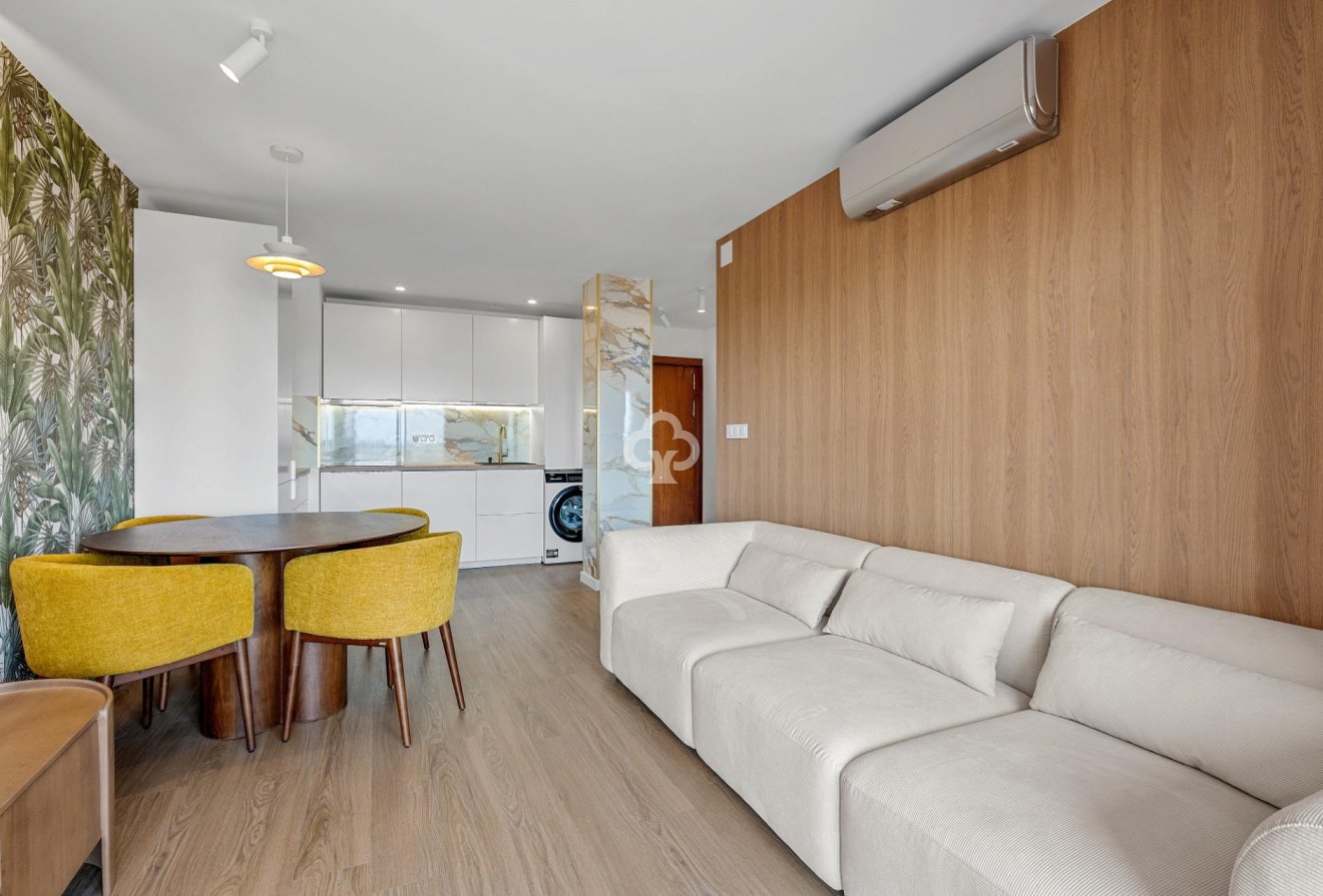 Jälleenmyynti - Apartment -
Torrevieja - Punta Prima