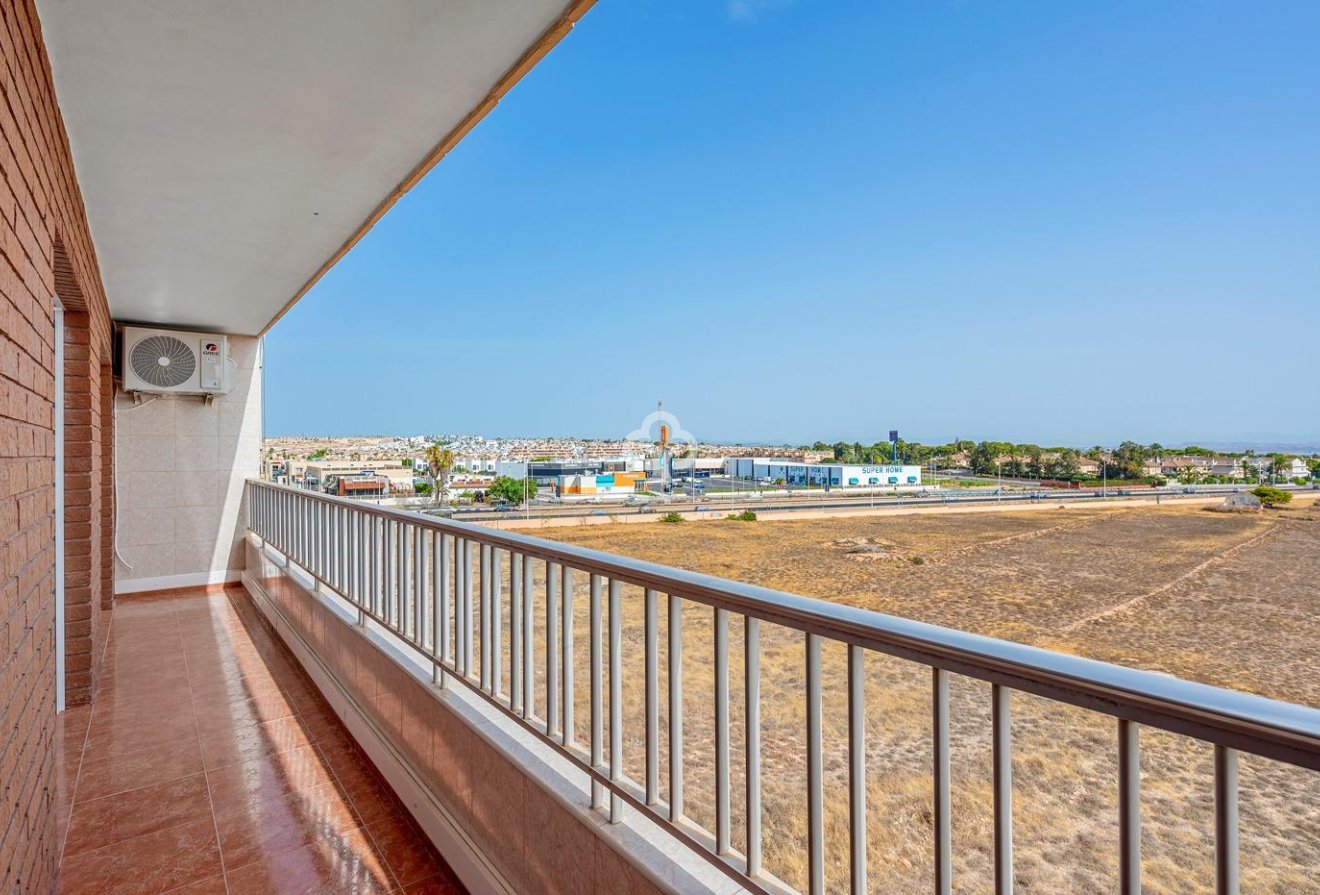 Jälleenmyynti - Apartment -
Torrevieja - Punta Prima