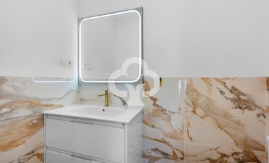 Jälleenmyynti - Apartment -
Torrevieja - Punta Prima
