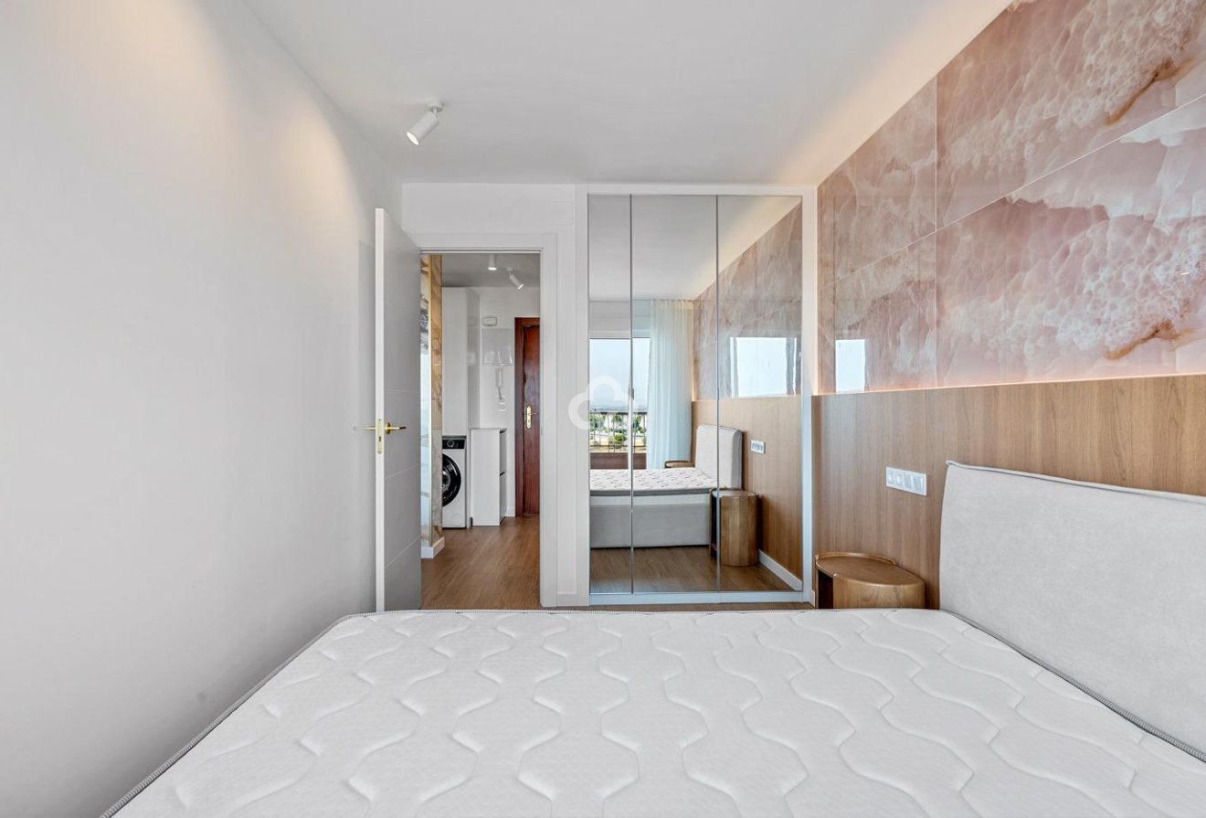 Jälleenmyynti - Apartment -
Torrevieja - Punta Prima