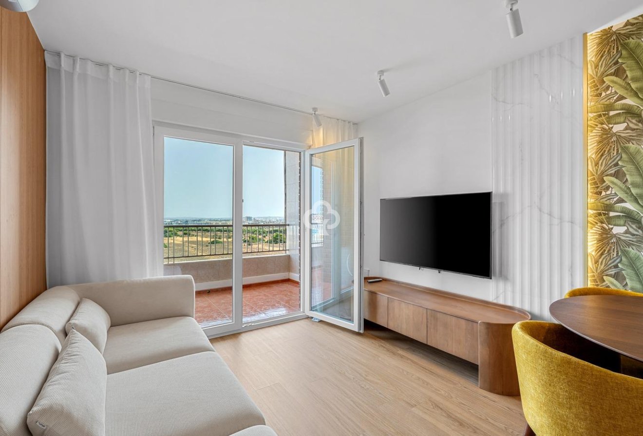 Jälleenmyynti - Apartment -
Torrevieja - Punta Prima