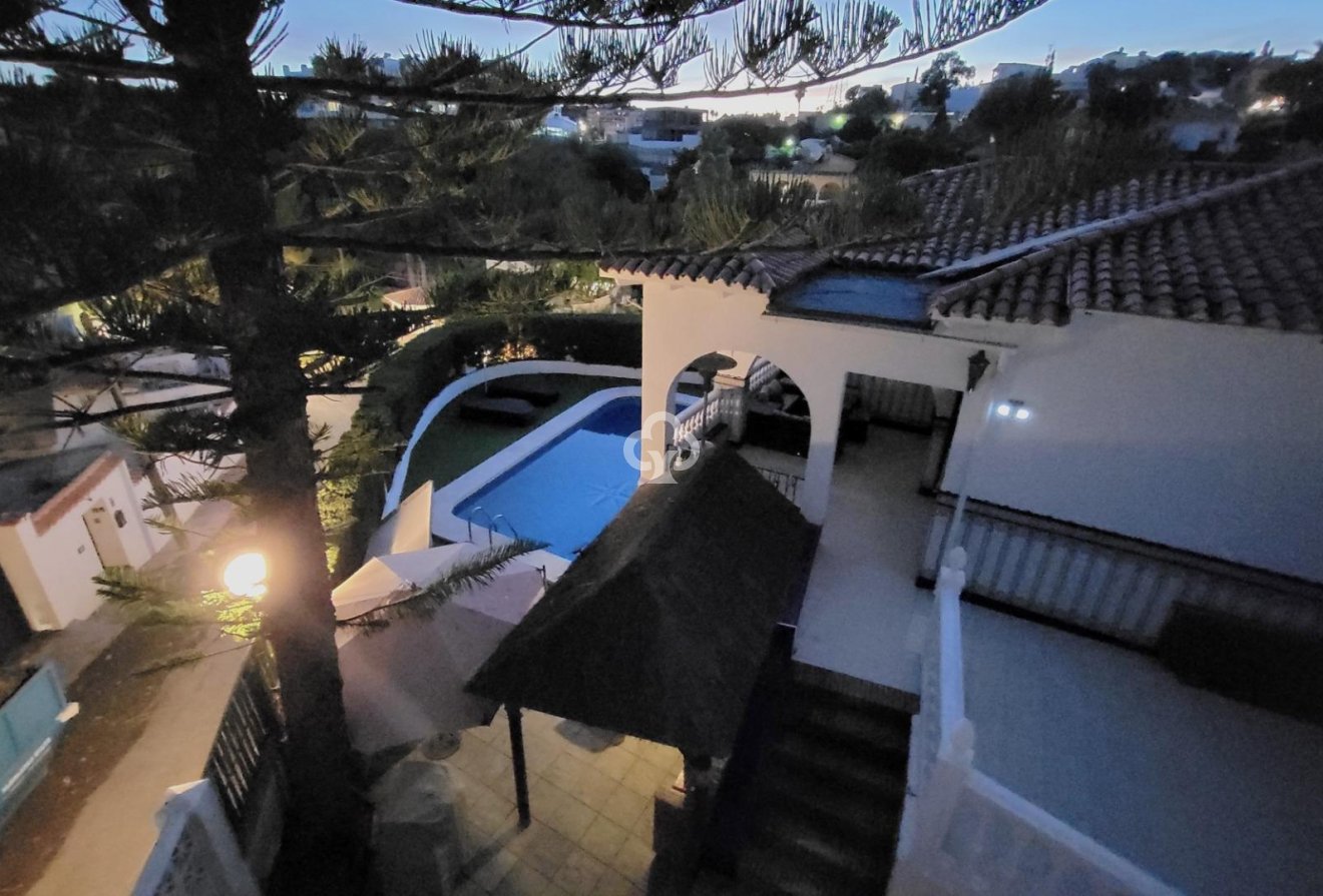 Jälleenmyynti - Villa -
Fuengirola - Torreblanca del Sol