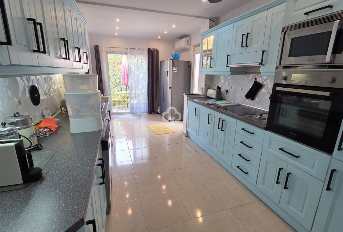 Jälleenmyynti - Villa -
Fuengirola - Torreblanca del Sol