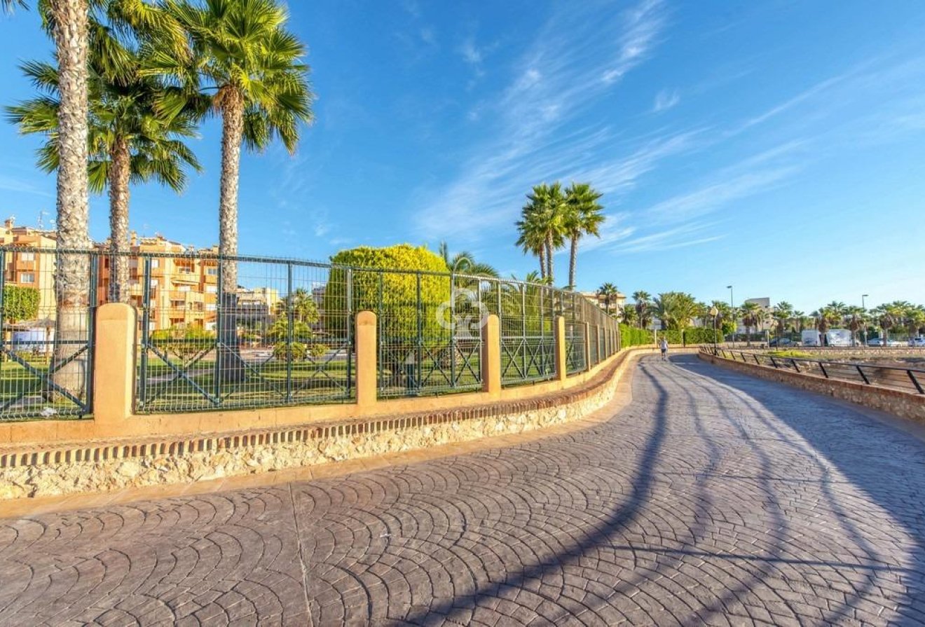 Reventa - Ático -
Orihuela Costa - Aguamarina
