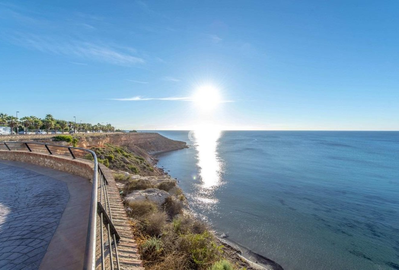 Reventa - Ático -
Orihuela Costa - Aguamarina
