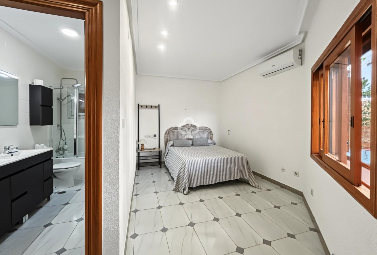 Wiederverkauf - Villa -
Orihuela Costa - Campoamor
