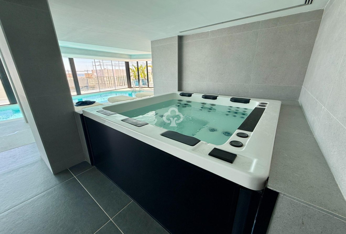 Wiederverkauf - Apartamento -
Fuengirola - El Higuerón