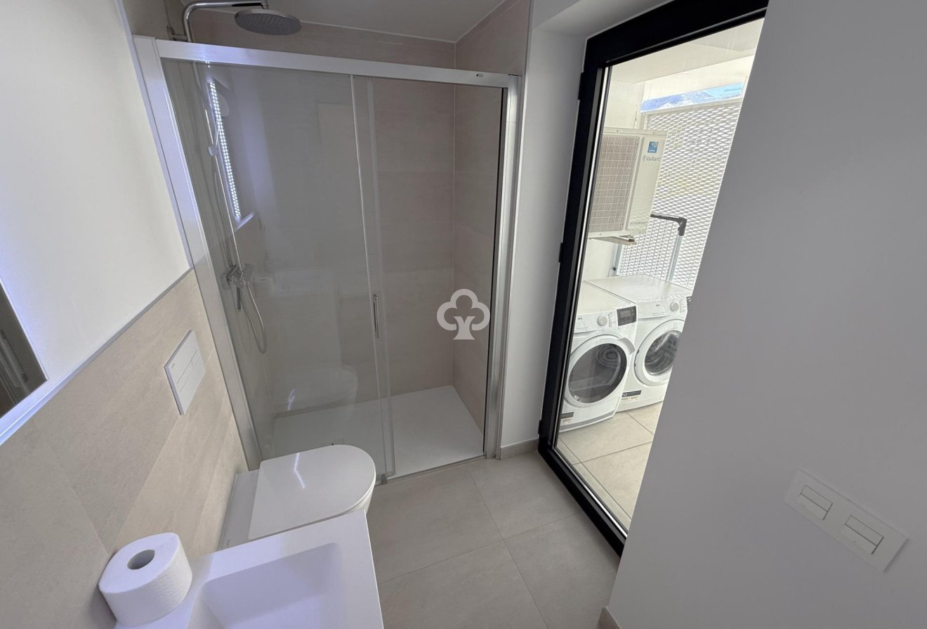 Wiederverkauf - Apartamento -
Fuengirola - Carvajal