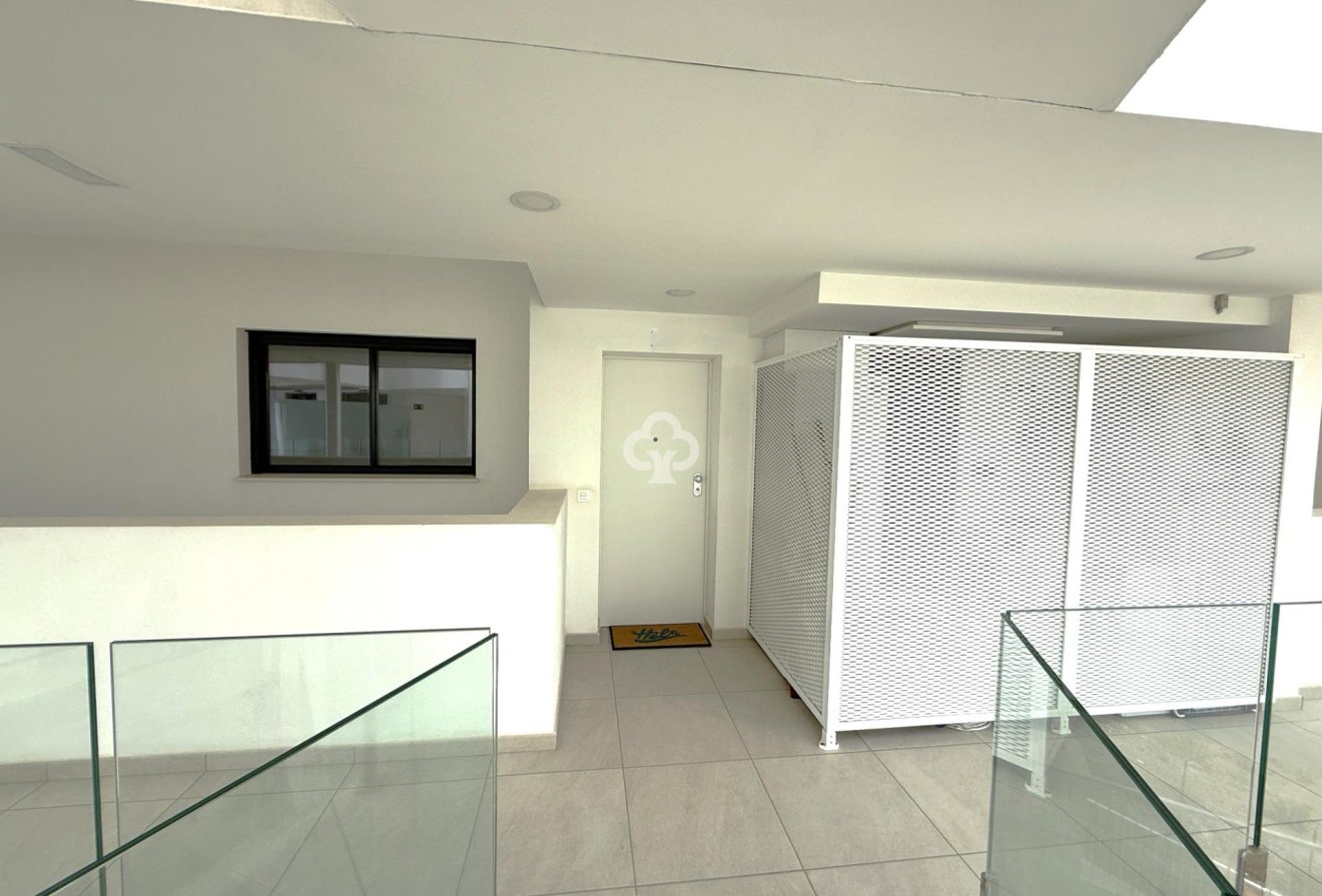 Wiederverkauf - Apartamento -
Fuengirola - Carvajal