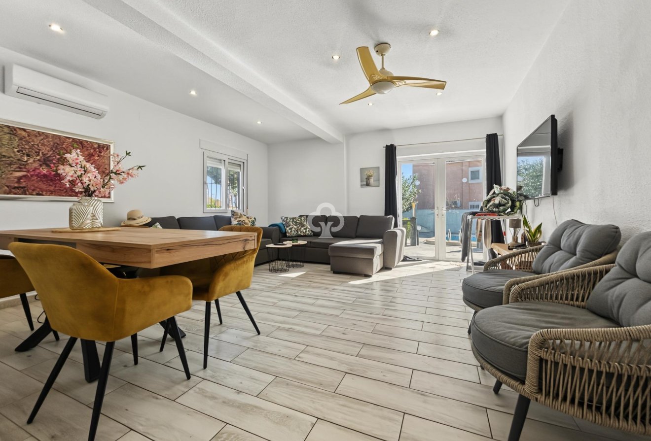 Reventa - Villa -
Pilar de la Horadada - Pinar de Campoverde