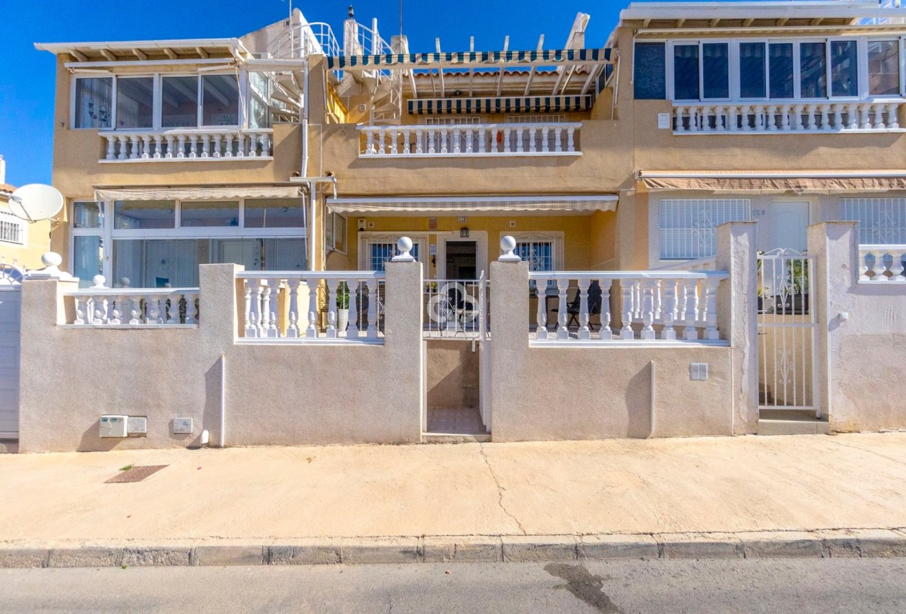 Jälleenmyynti - Bungalow -
Torrevieja - Nueva Torrevieja - Aguas Nuevas