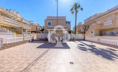 Resale - Bungalow -
Torrevieja - Nueva Torrevieja - Aguas Nuevas