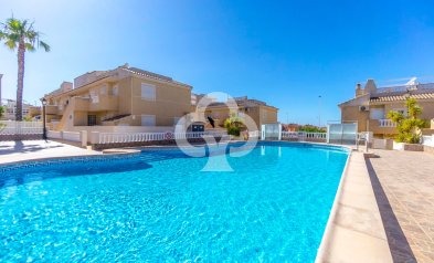 Resale - Bungalow -
Torrevieja - Nueva Torrevieja - Aguas Nuevas