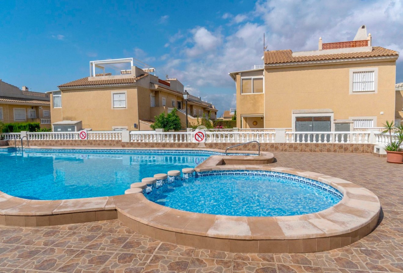 Wiederverkauf - Bungalow -
Torrevieja - Nueva Torrevieja - Aguas Nuevas