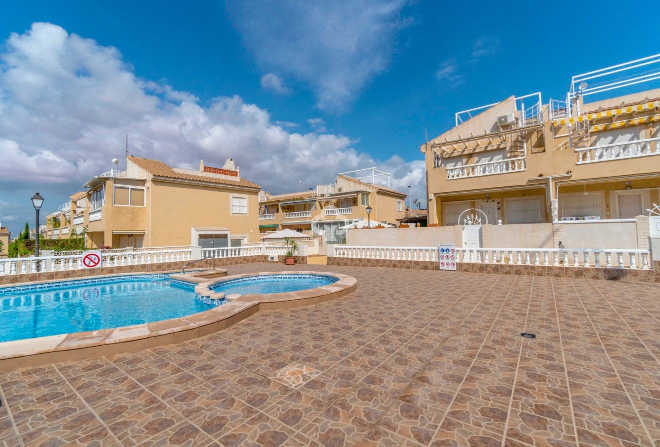 Wiederverkauf - Bungalow -
Torrevieja - Nueva Torrevieja - Aguas Nuevas