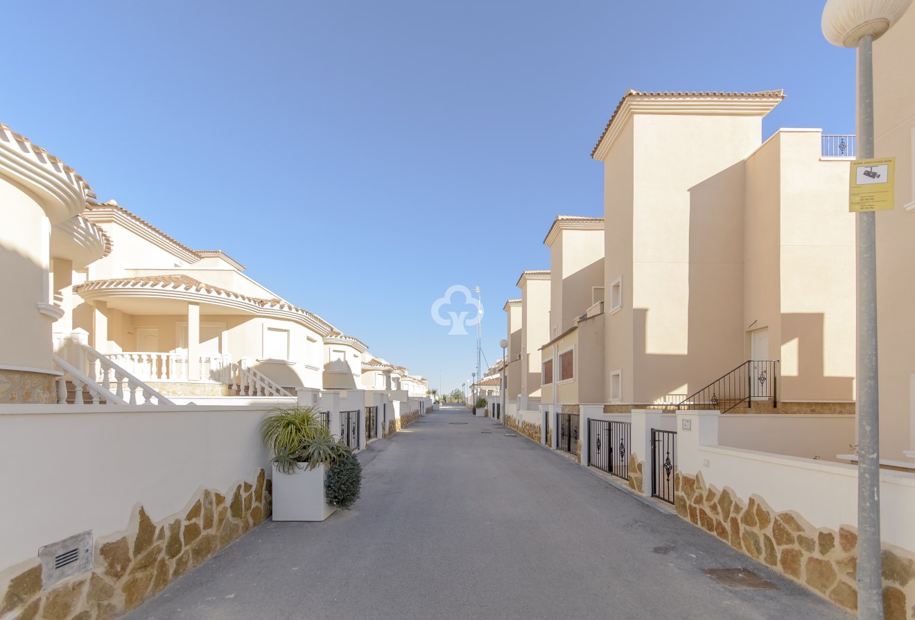 Obra nueva - Villas -
San Miguel de Salinas