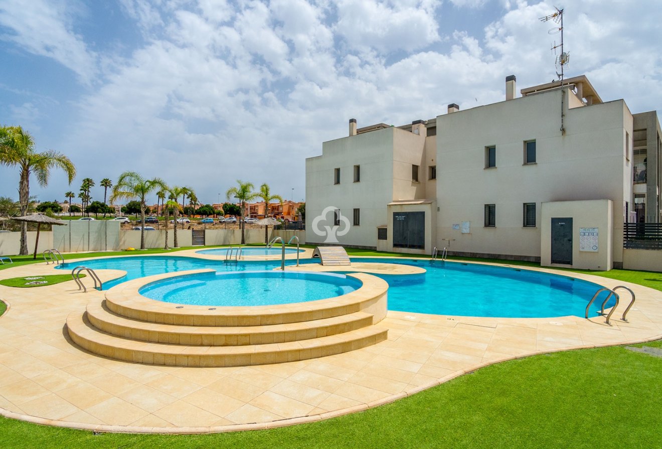 Wiederverkauf - Bungalow -
Torrevieja - Nueva Torrevieja - Aguas Nuevas