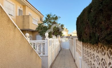 Resale - Bungalow -
Torrevieja - Nueva Torrevieja - Aguas Nuevas