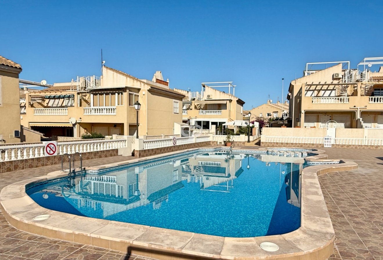 Resale - Bungalow -
Torrevieja - Nueva Torrevieja - Aguas Nuevas