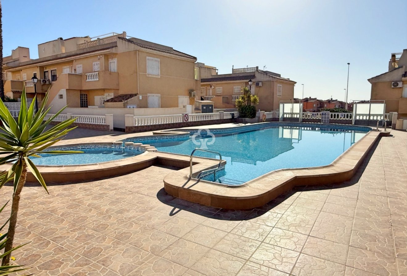 Resale - Bungalow -
Torrevieja - Nueva Torrevieja - Aguas Nuevas