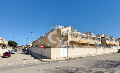 Resale - Bungalow -
Torrevieja - Nueva Torrevieja - Aguas Nuevas