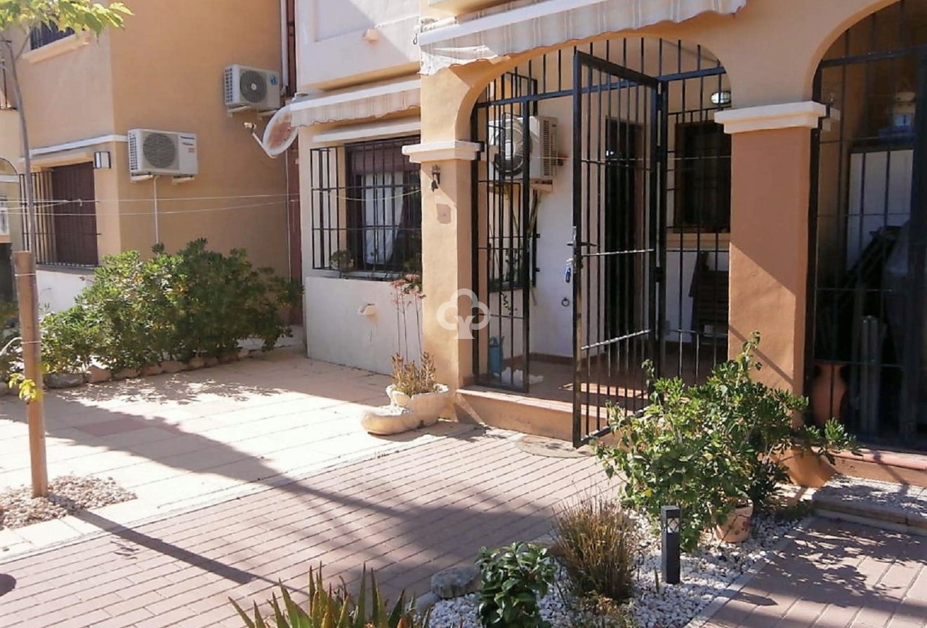 Jälleenmyynti - Bungalow -
Torrevieja - La Siesta - El Salado -  Torreta