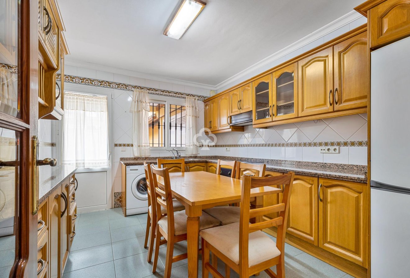 Resale - Casa -
Fuengirola - Los Boliches