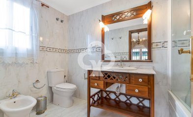 Resale - Casa -
Fuengirola - Los Boliches