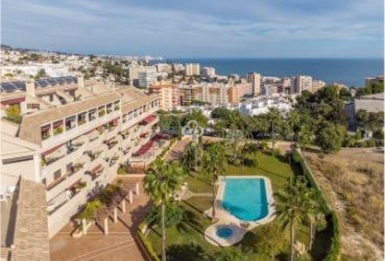 Återförsäljning - Ático Dúplex -
Fuengirola - Los Pacos