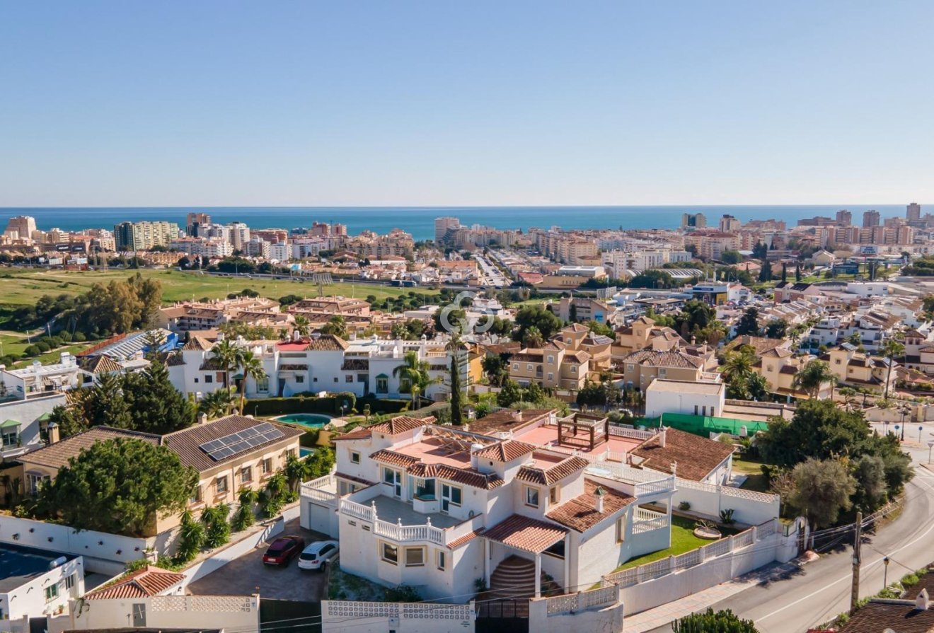 Wiederverkauf - Villa -
Fuengirola - La Sierrezuela