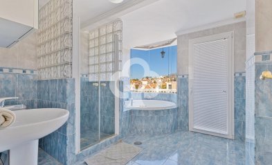 Återförsäljning - Villa -
Fuengirola - La Sierrezuela