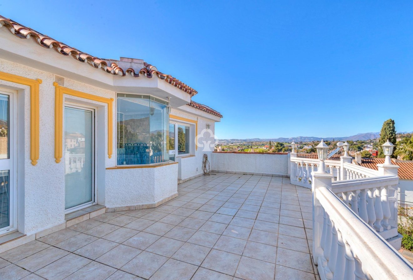 Resale - Villa -
Fuengirola - La Sierrezuela