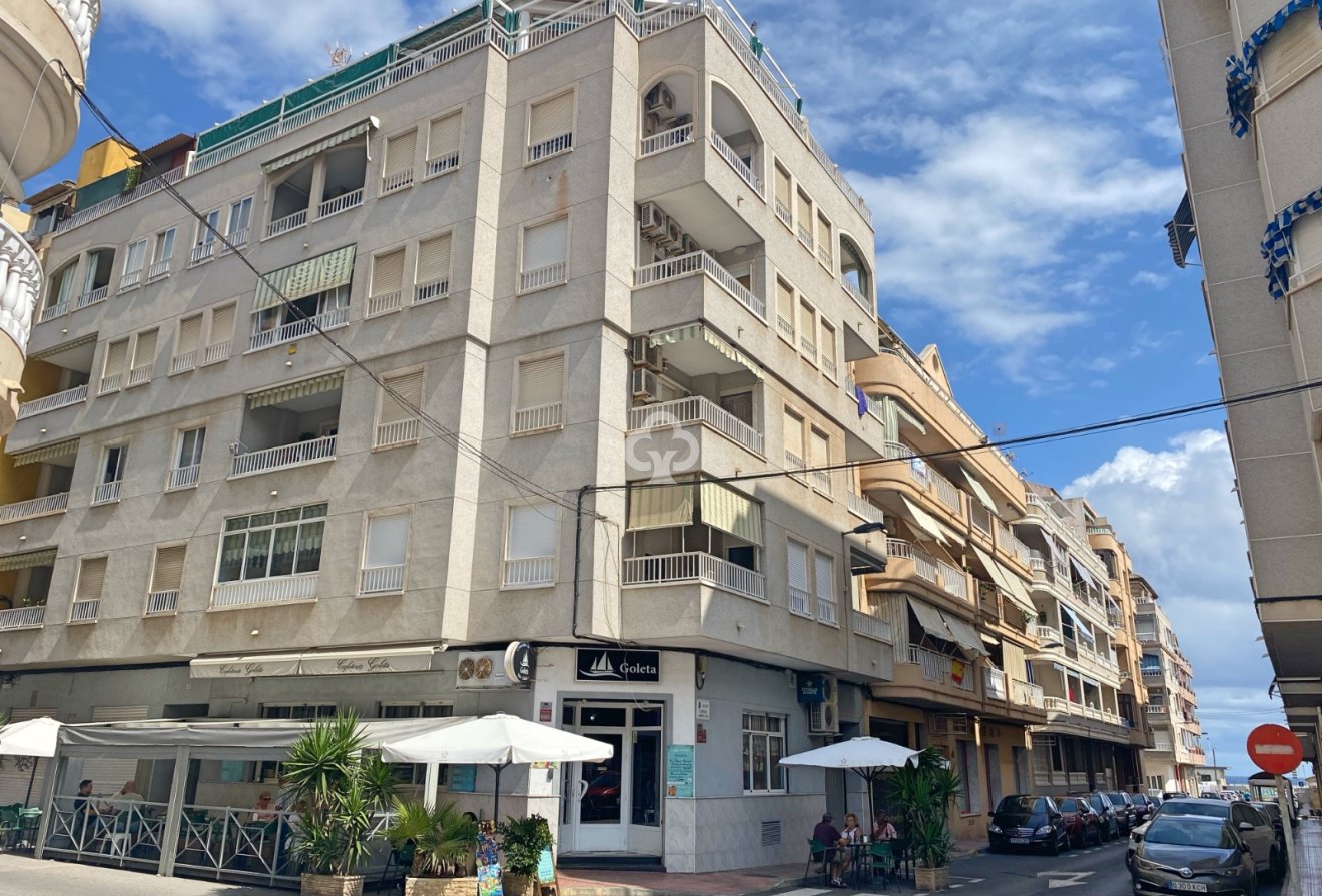 Resale - Apartment / flat -
Torrevieja - Playa del Cura