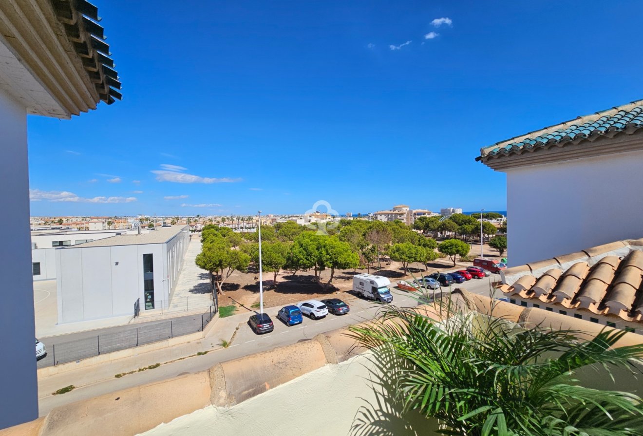 Återförsäljning - Casa Tipo Dúplex -
Orihuela Costa - Cabo roig - La Zenia