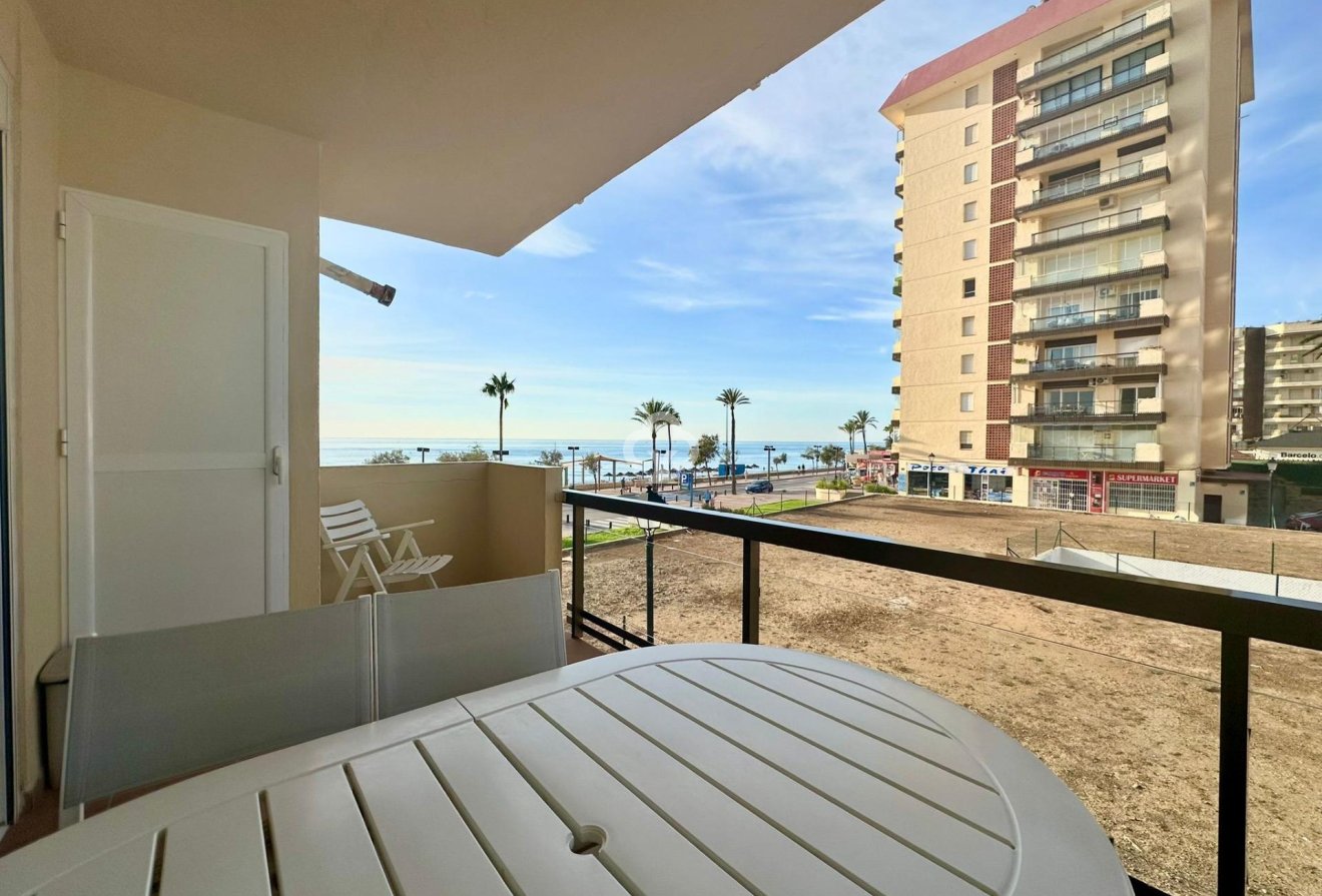 Reventa - Apartamento -
Fuengirola - 1ª Línea de playa