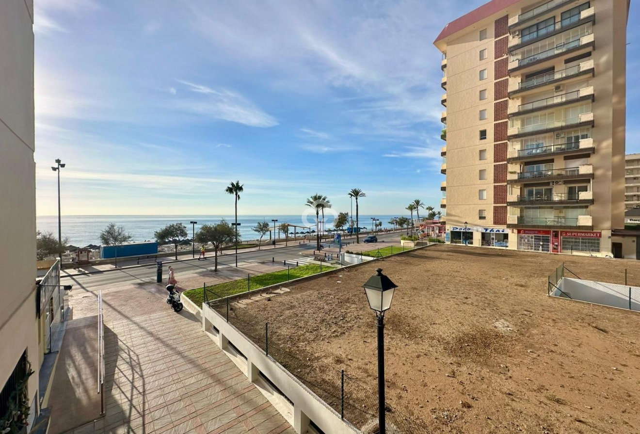 Wiederverkauf - Apartamento -
Fuengirola - 1ª Línea de playa