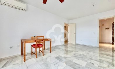 Resale - Piso -
Benalmádena - Myramar