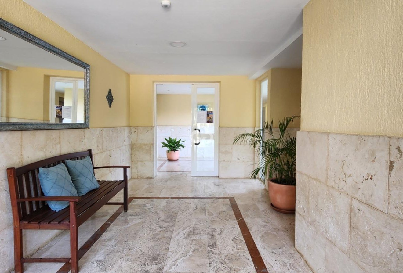 Resale - Apartament -
Fuengirola - Castillo de Sohail