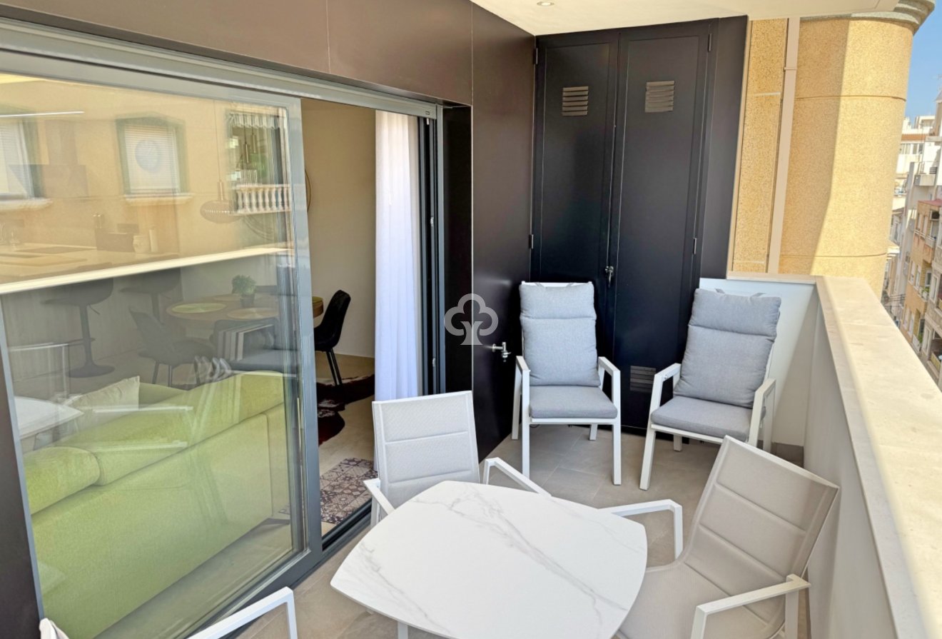 Resale - Apartment / flat -
Torrevieja - Centro