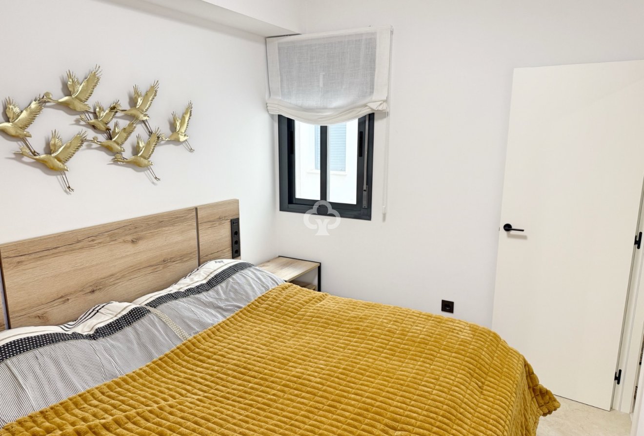 Resale - Apartment / flat -
Torrevieja - Centro