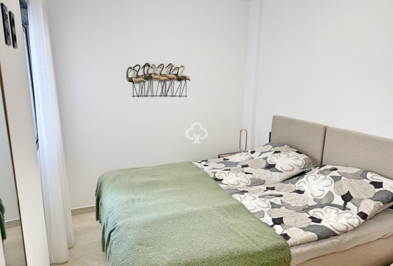 Resale - Apartment / flat -
Torrevieja - Centro