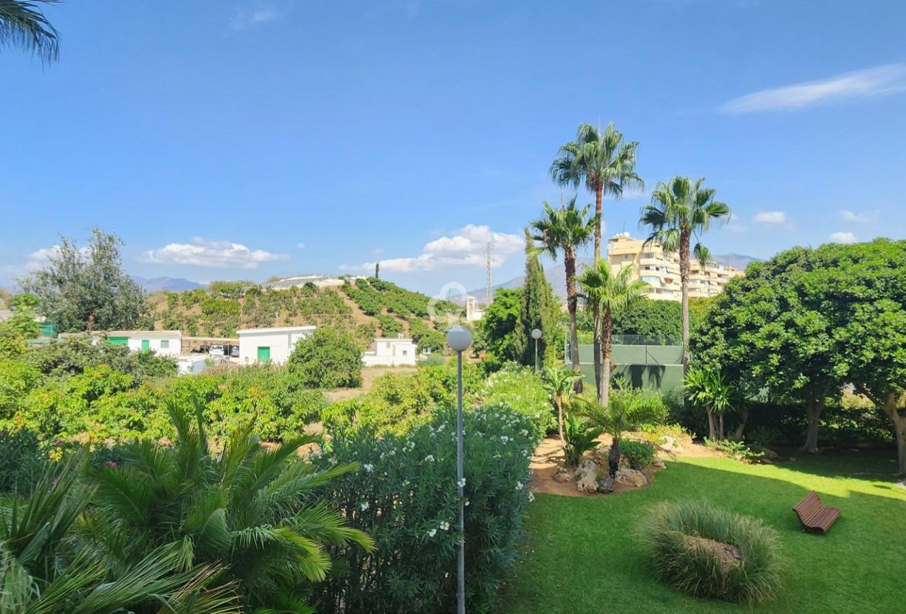 Resale - Apartament -
Fuengirola - Castillo de Sohail